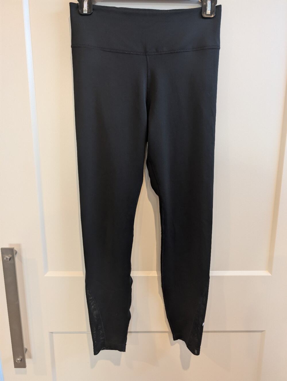 Nike Women's Black 7/8 Leggings Medium